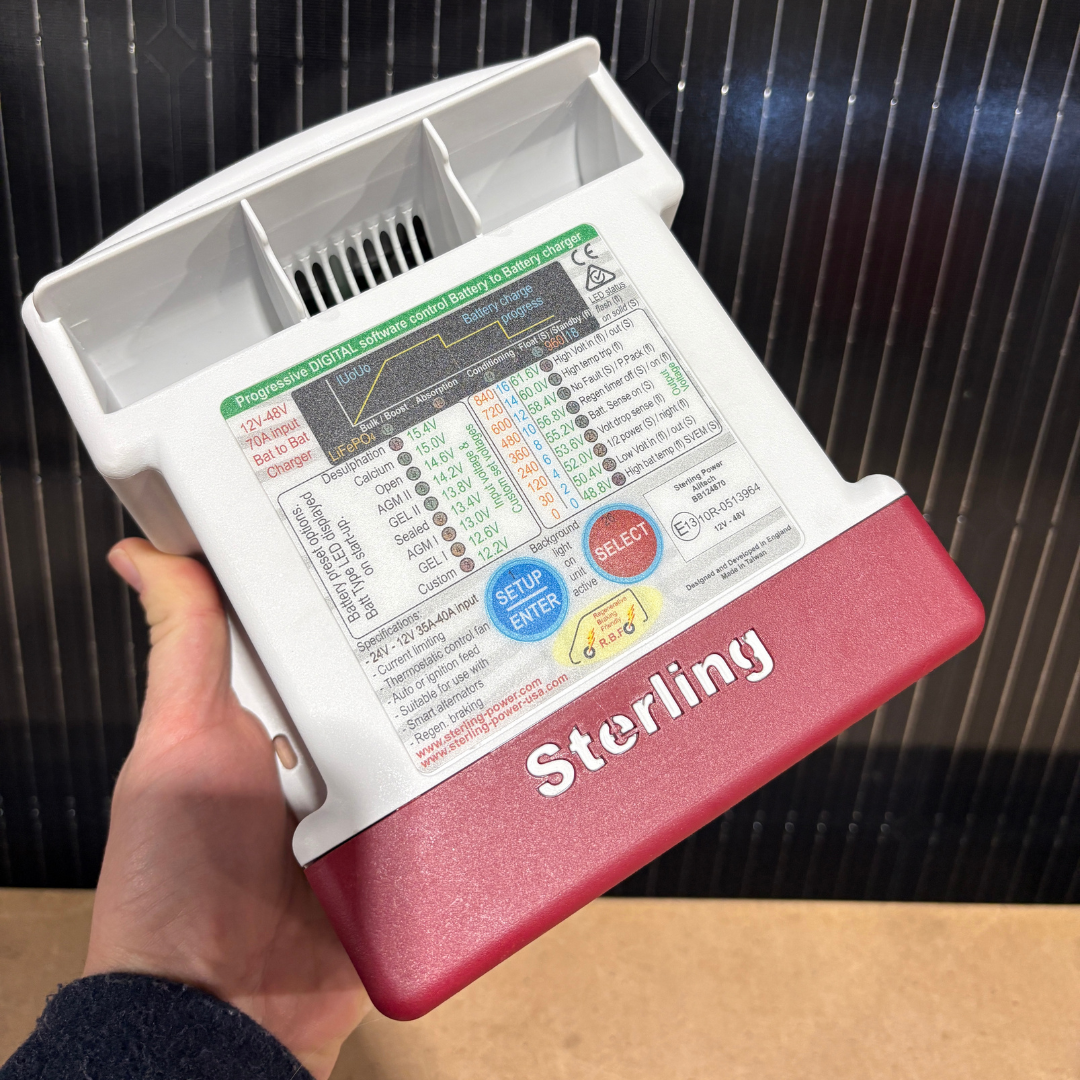 Chargeur DC-DC 12V 50A avec MPPT intégré Sterling Power BB124870
